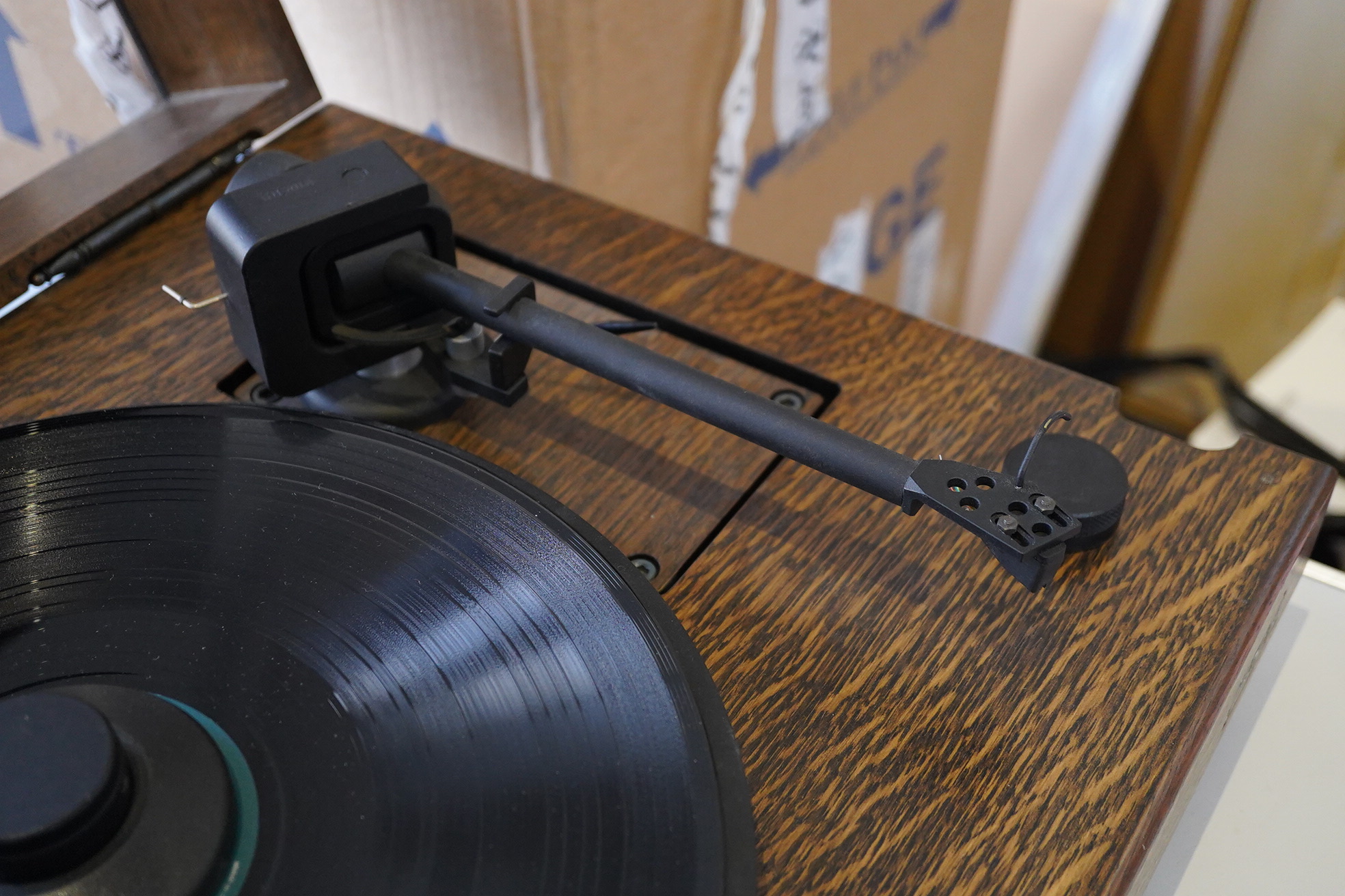 A Kuzma Stabi 2 HiFi turntable record player in a stained oak case